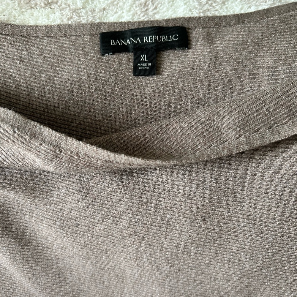 BR Ribbed Off-Shoulder Sweater - Picture 5 of 5